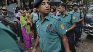 Na Bangladéš udrela tropická búrka, zničila tisícky domov