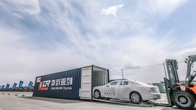208623-first-china-built-volvo-s90-sedans-arrive-in-europe-via-ground-breaking_0a000002-42d9-2622.jpg