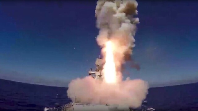 Ruské lode spustili paľbu na Islamský štát, zverejnili video