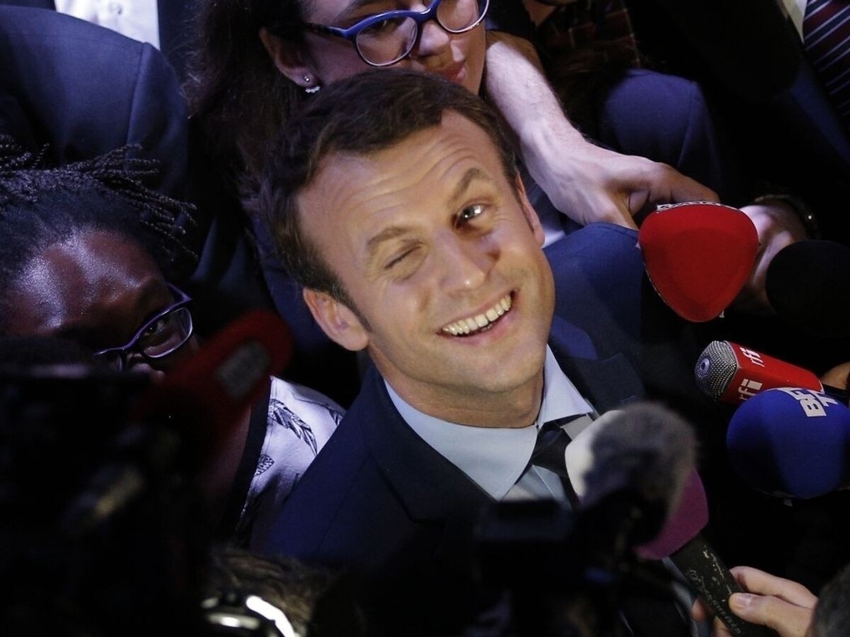 Chceli vidieť prezidenta, nestihli školu. Macron ich ospravedlnil