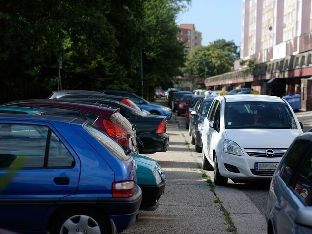 Parkovacia politika i hazard. Poslanci sa vyjadria k protestom prokurátora