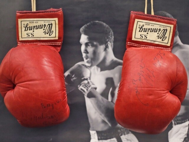 Pred rokom zomrel legendárny americký boxer Muhammad Ali