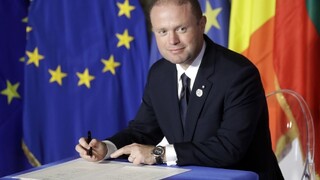 Voľby napriek škandálu potvrdili dôveru v maltského premiéra