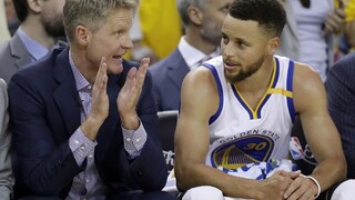 NBA: Aj druhé finále pre Golden State, Kerr sa vrátil na lavičku