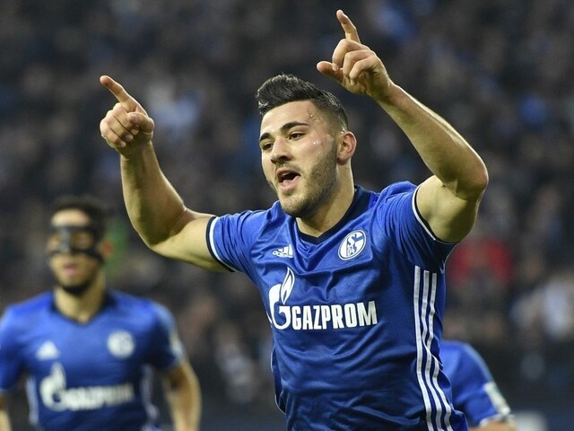 Prvou letnou posilou FC Arsenal je bosniansky obranca Kolašinac