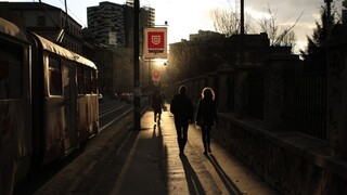 Balkán Bosna Sarajevo ulica ľudia 1140px (SITA/AP)