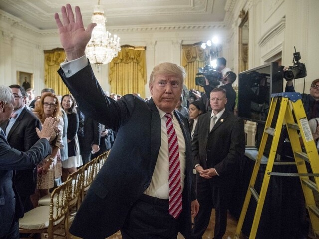 Vznikol web, ktorý zhromažďuje špinu na prezidenta Trumpa