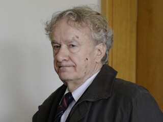 O bývalom šéfovi Matice súd ešte nerozhodol, museli ísť do nemocnice