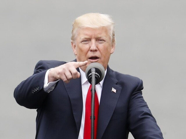 Trump údajne vyvíjal nátlak na bývalého šéfa tajných
