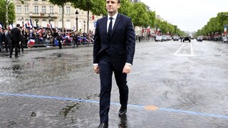Macrona čaká prvý test, Francúzi rozhodnú o zložení parlamentu
