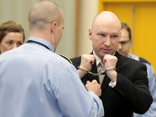 Nórsky vrah Breivik si zmenil meno, bude sa volať netradične