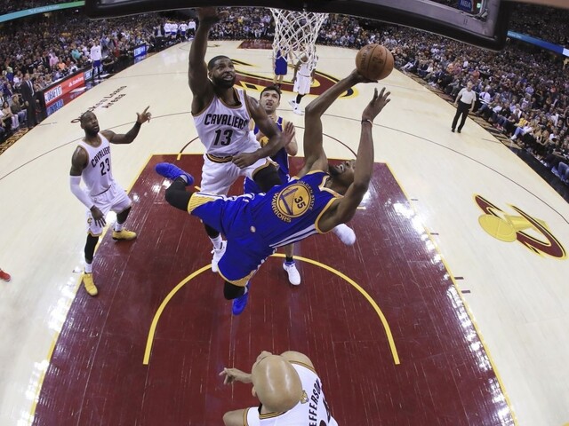 NBA: Cavaliers majú šancu na obrat, prekazili perfektnú bilanciu Warriors