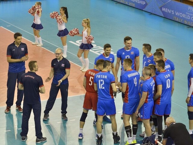 V našej volejbalovej reprezentácii úspešne bodovali muži aj ženy