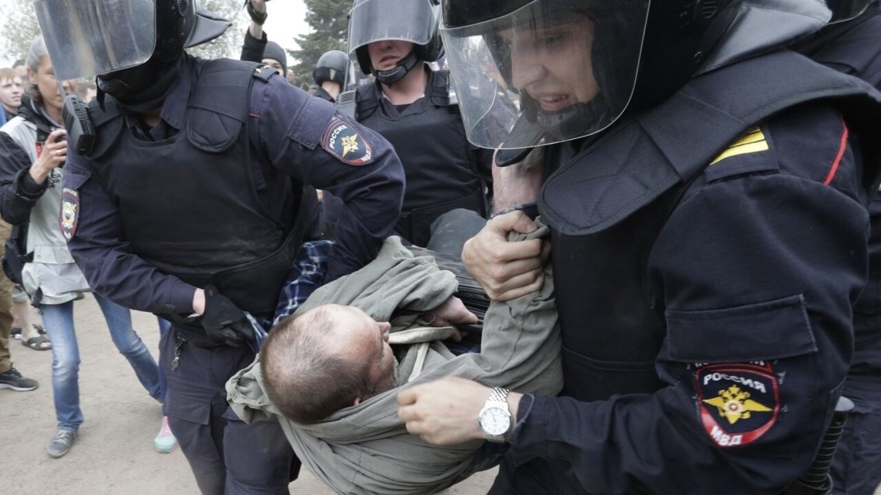Rusko polícia ozbrojenci 1140 px (SITA/AP)