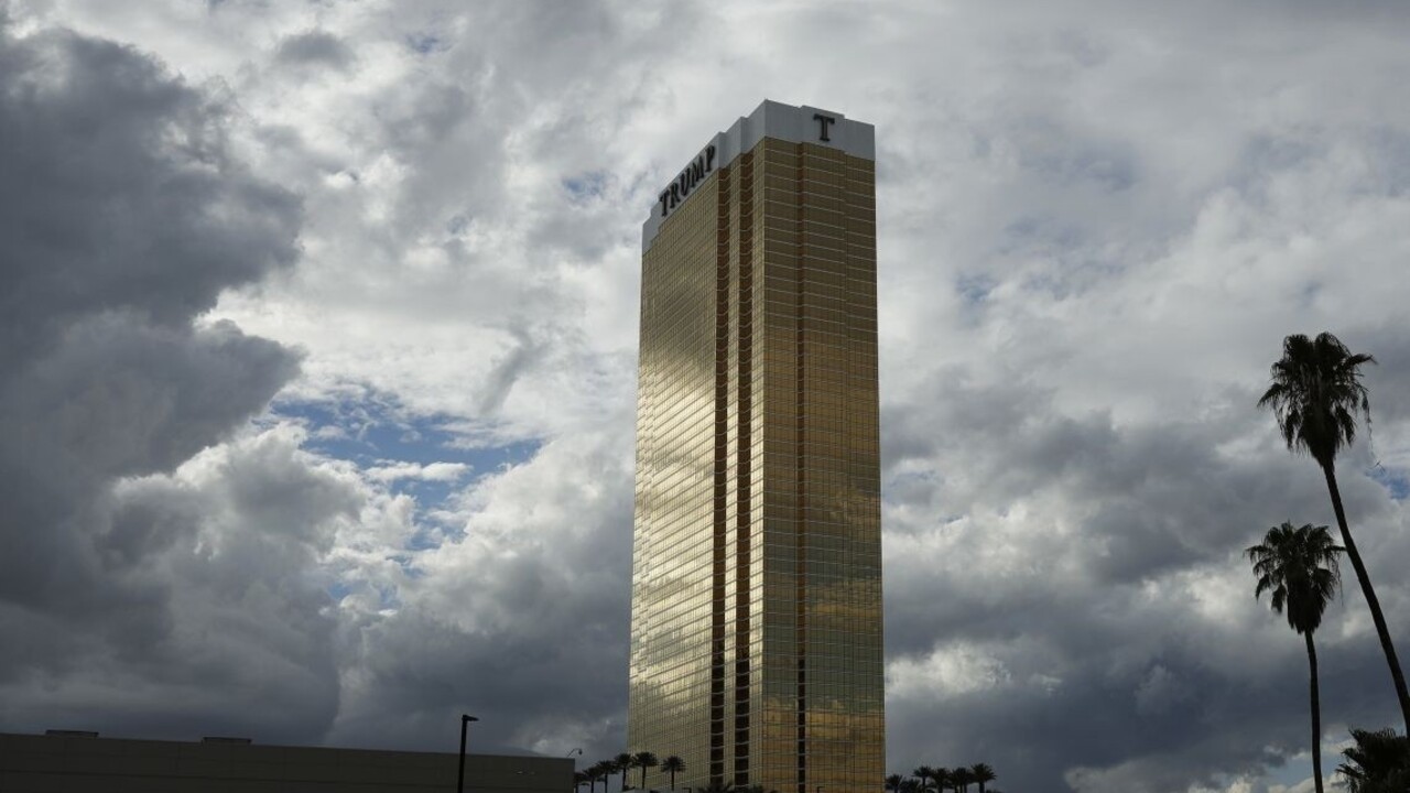 Trump čelí žalobe pre konflikt záujmov. Ohrozuje vraj demokraciu