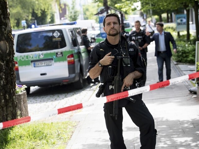 Pri streľbe v mníchovskom metre vážne zranili policajtku