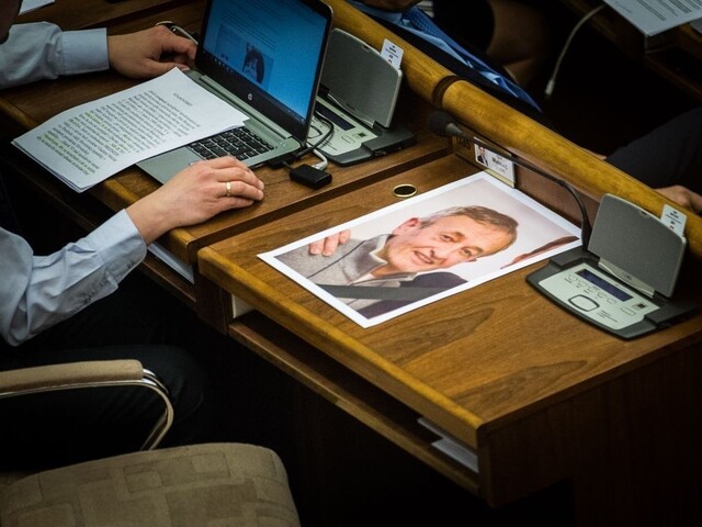V Gauliederovom tele našli veľké množstvo podozrivej látky