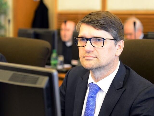 Maďarič podporuje doterajšieho šéfa RTVS, vedenie Smeru nie