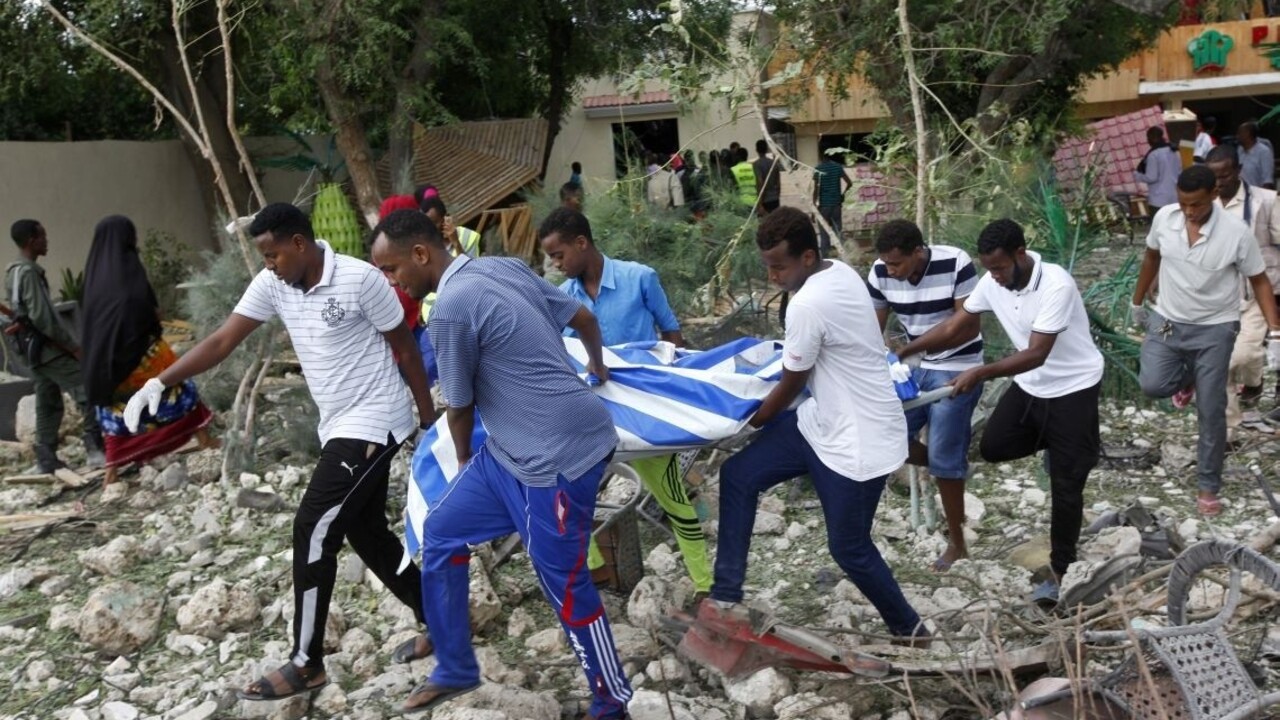 Teroristi zaútočili na hotel a reštauráciu, držali rukojemníkov