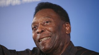 Pelé pricestuje do Moskvy, pozrie sa na otvorenie Pohára konfederácií