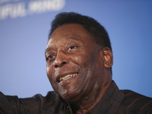 Pelé pricestuje do Moskvy, pozrie sa na otvorenie Pohára konfederácií
