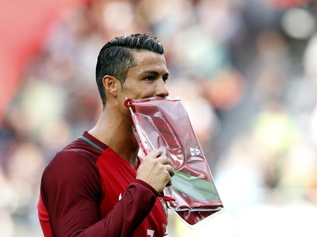 Ronaldo sa po ocenenie nedostavil, Portugalčania sú sklamaní