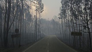 Svedkovia videli ohnivú guľu. Po padnutom lietadle pátrajú