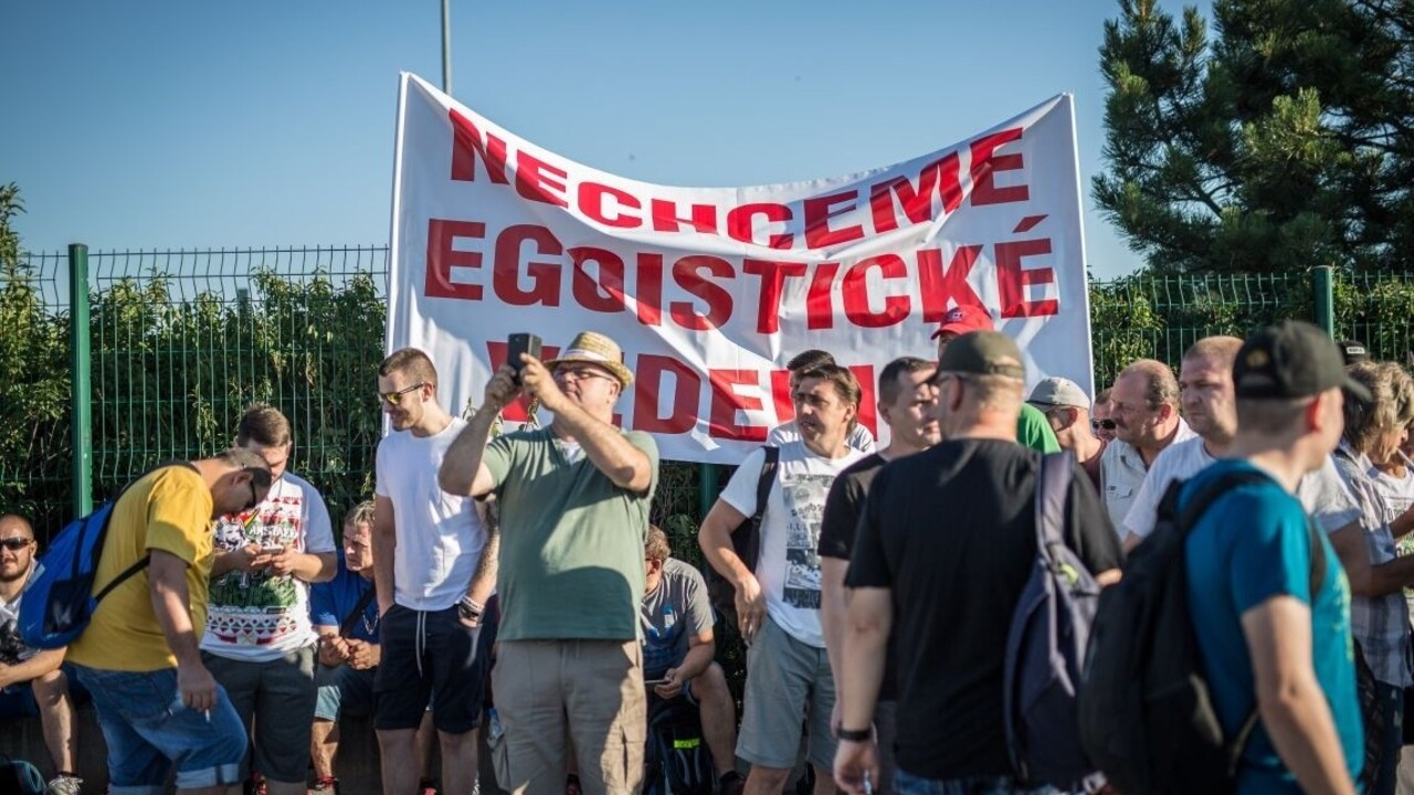 Výroba vo Volkswagene stojí, odborári sa stretnú s vedením