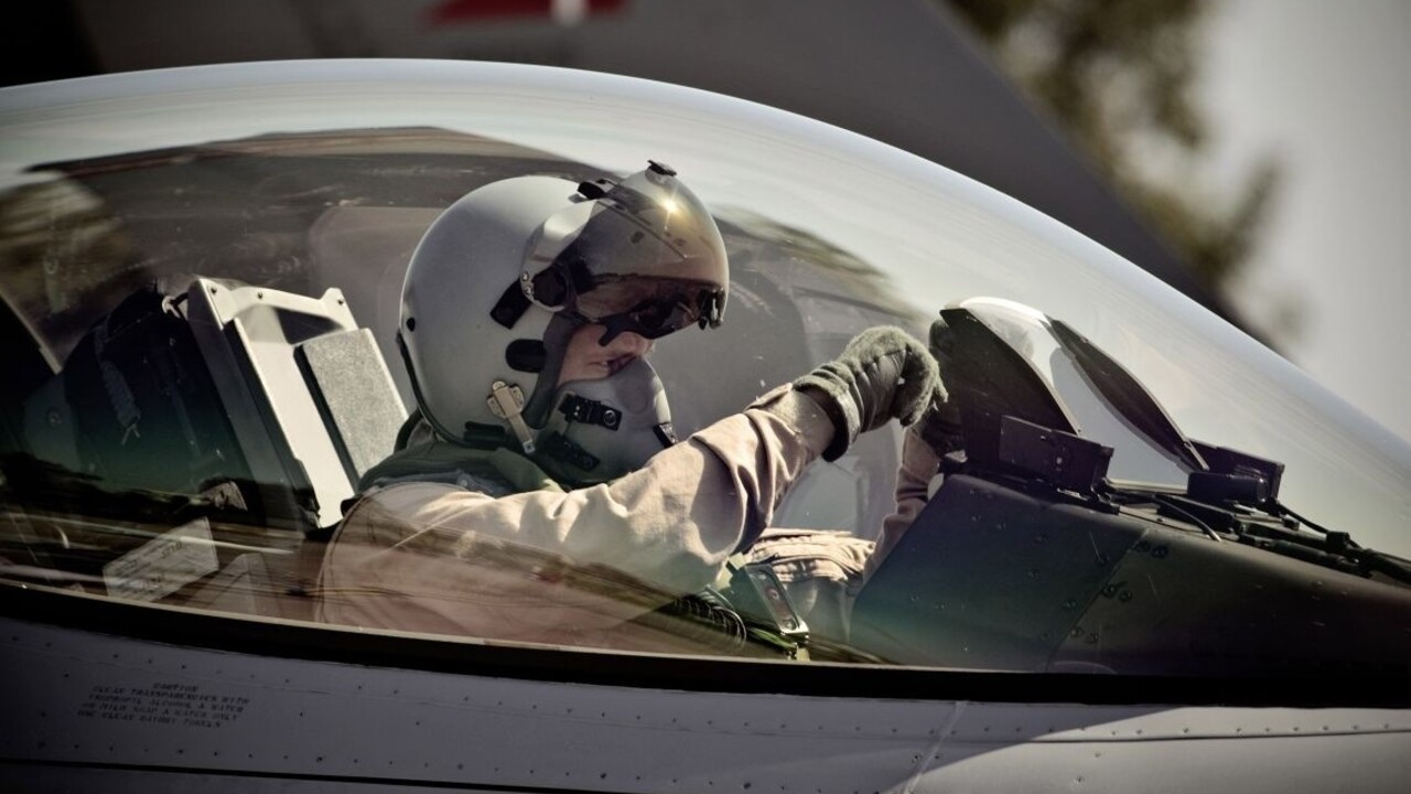 Stíhačka NATO sa priblížila k lietadlu s ministrom, Rusi zakročili