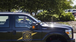 Obvinili aj rodičov maloletého strelca z Michiganu. Zastrelil štyroch žiakov