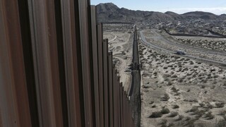 Trump už vie, ako splatiť múr s Mexikom. Pomôcť má Slnko