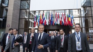 Mayovej návrh o občanoch EÚ je nedostatočný, vyhlásil Tusk