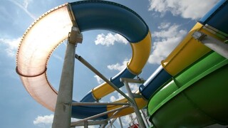 V bazéne zabíjal elektrický prúd, nešťastie si vyžiadalo životy troch detí