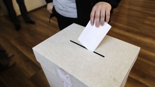 voľby hlasovanie urna hlasovací lístok 