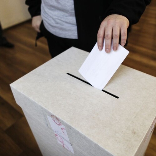 voľby hlasovanie urna hlasovací lístok 