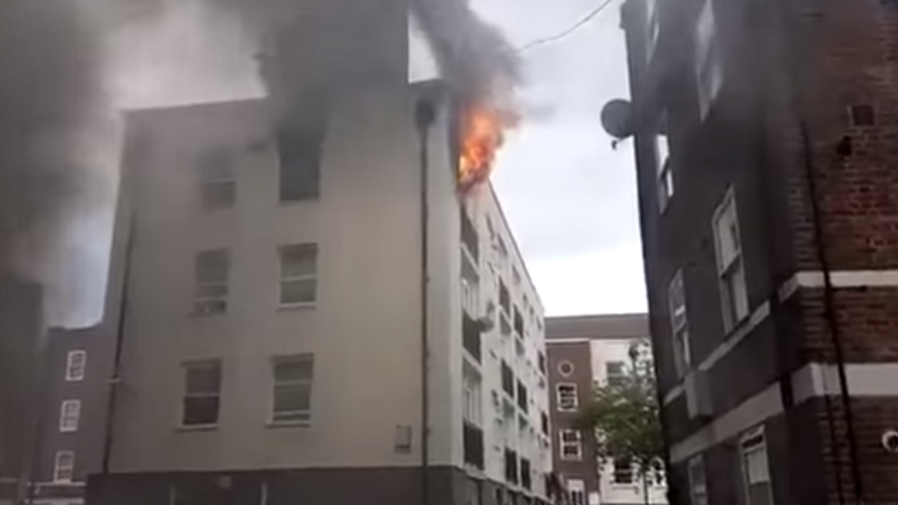 V Londýne horel ďalší bytový dom, evakuovali desiatky ľudí