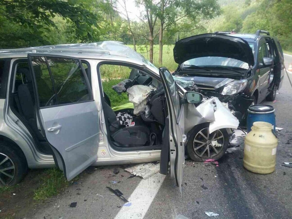 Pri vážnej dopravnej nehode na dolnom Liptove zahynul človek