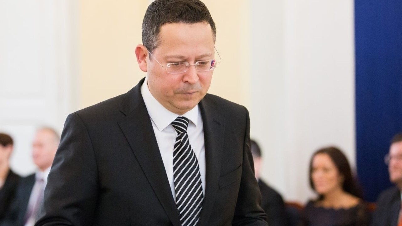 Dlhová brzda je podľa poslanca Smeru prísnejšia, ako káže Brusel