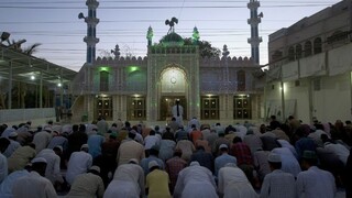 Moslimovia oslavujú koniec ramadánu, z osláv sa tešia aj v Mósule