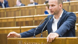 Fico len predstiera boj proti korupcii, tvrdia v OĽaNO