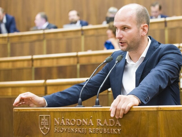 Grendel: Predčasné voľby sú férové riešenie. Nemusia byť však v čo najskoršom, ale v rozumnom termíne