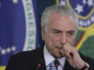 Brazílsky prezident popiera, že bral úplatky. Na ťahu je parlament