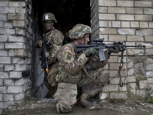 Náklady na obranu sa zvýšia, dohodla sa Kanada s NATO