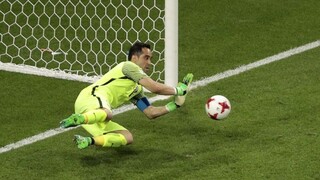 Prvým finalistom Pohára konfederácií je Čile, hrdinom Bravo