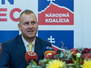 Jakubec sa na Facebooku pochválil falošným prieskumom