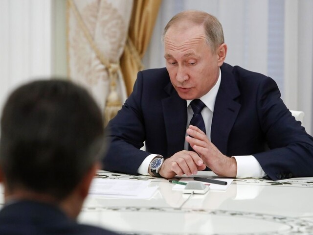 Putin predĺžil zákaz západných potravín, reaguje na sankcie voči Rusku