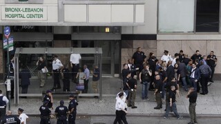 Bývalý lekár spustil paľbu v nemocnici. Zabil najmenej jedného človeka