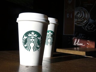 Starbucks poháre logo kaviareň 1140 px (SITA/AP)