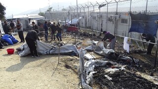 Utečeneckým táborom otriasla explózia, následne vypukol požiar