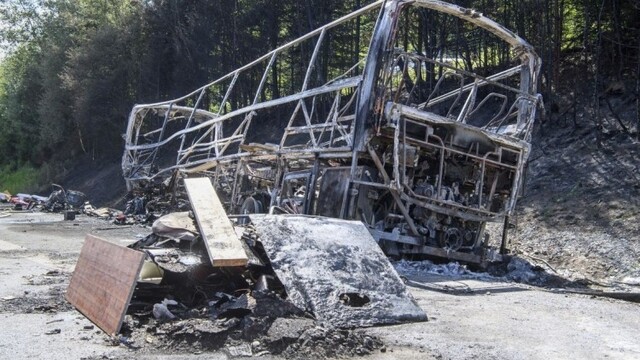 germany-bus-crash-05708-5d8b2815074941a598102d7ea3dd0cb3_0a000002-5517-3ce5.jpg